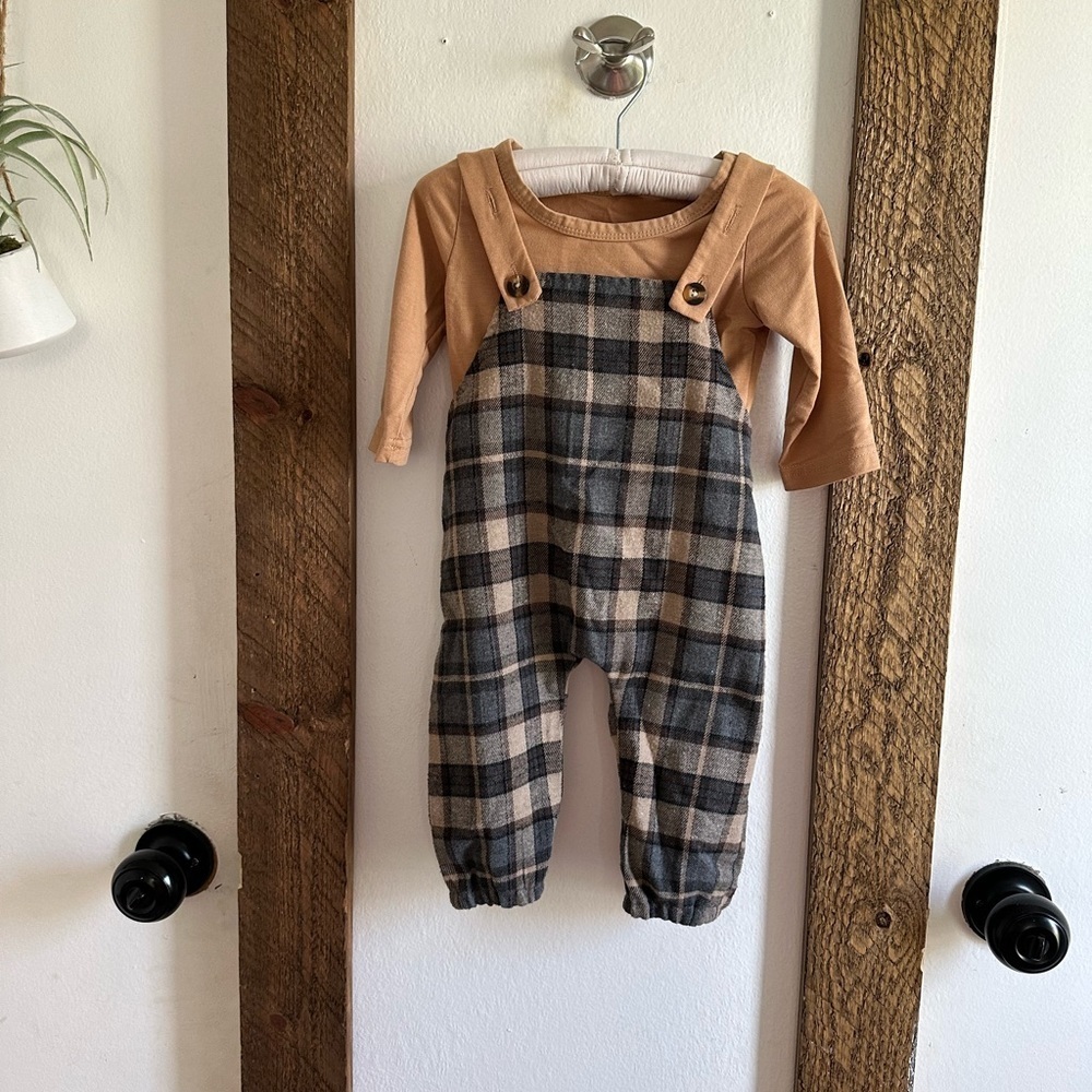 Baby boy 3-6 months plaid overall set ADORABLE 
Adjustable straps